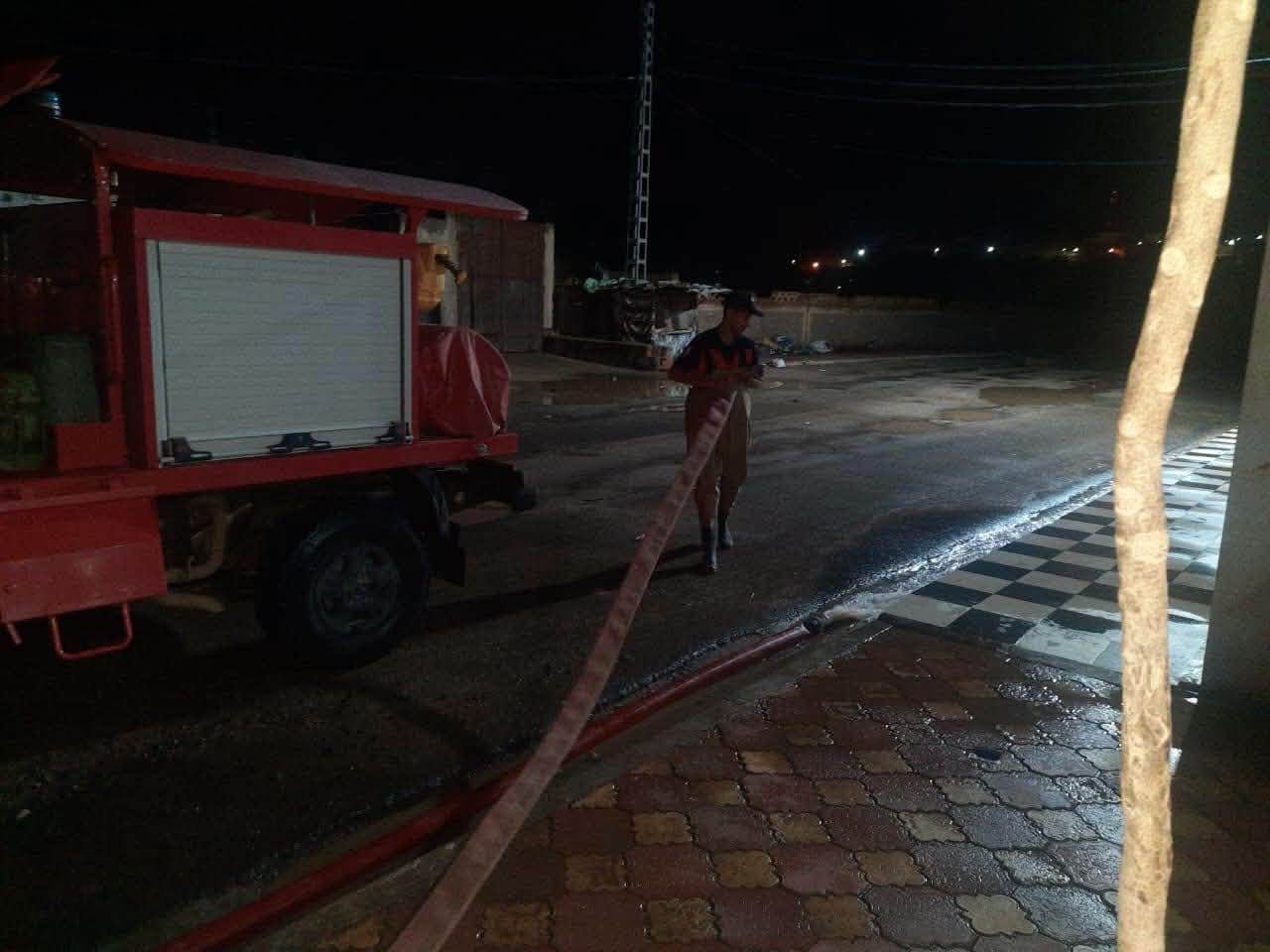 تقلبات جوية.. انقاذ شخص كان محاصراً بالمياه داخل سيارته بجانت