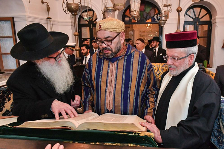 أمير المؤمنين !!يرتمي في أحضان الشيطان الرجيم