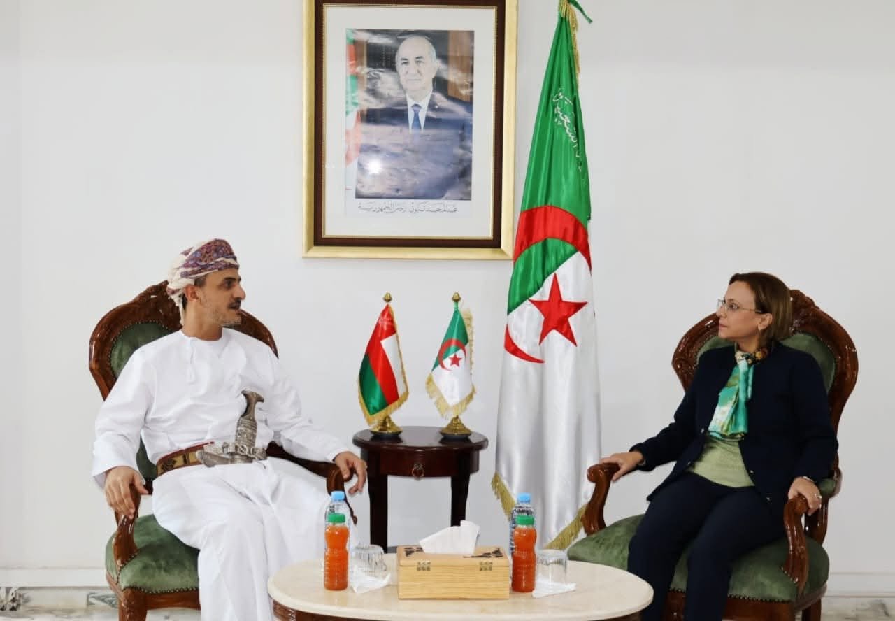 رئيس هيئة البيئة بسلطنة عُمان يشيد بتجربة الجزائر في إعادة تأهيل المواقع البيئية