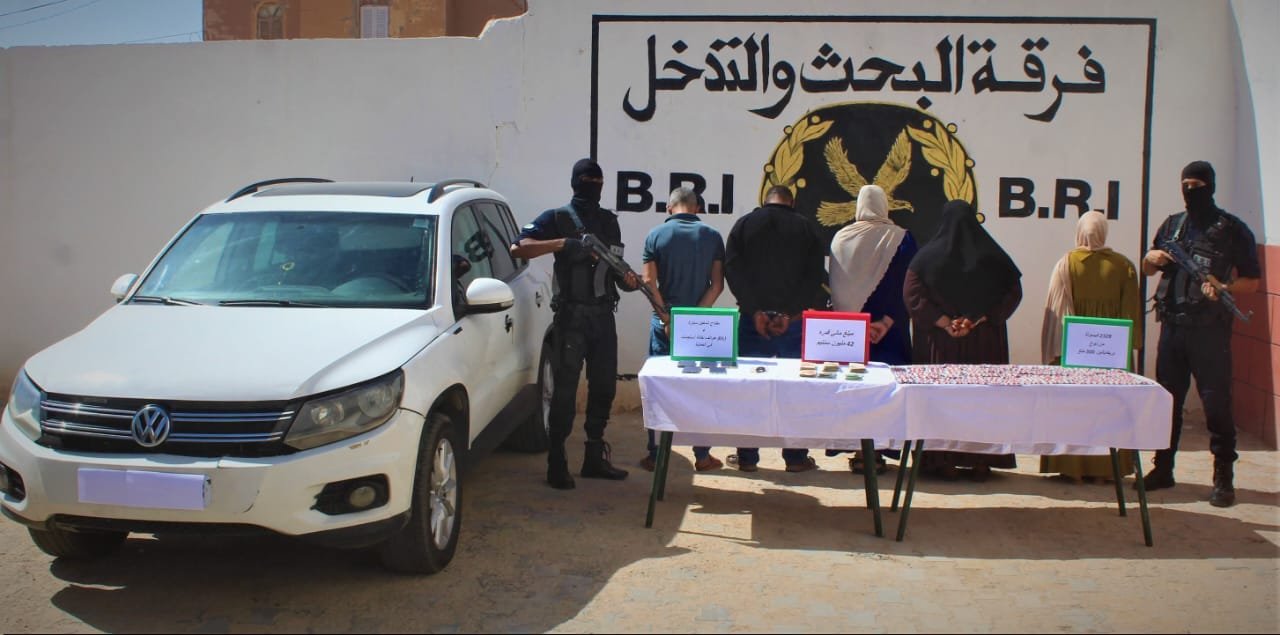 توقيف 5 أشخاص من بينهم 3 نساء وحجز 2328 قرص مهلوس بورقلة