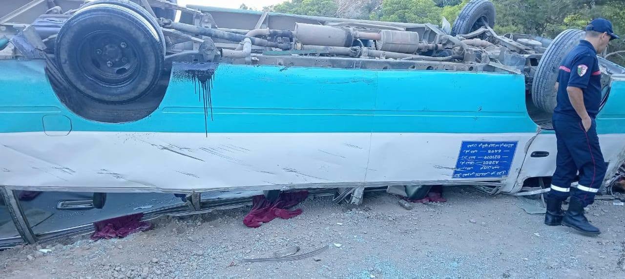 إصابة 15 تلميذا بجروح إثر انحراف حافلة للنقل المدرسي في الشلف