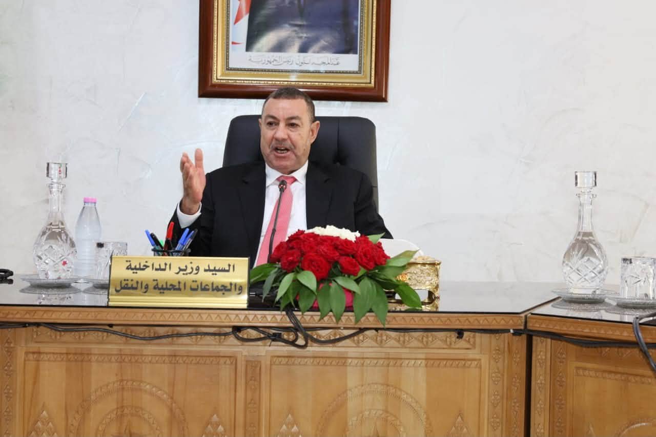 وزير الداخلية من قصر البخاري: الدولة حاضرة بالقوة اللازمة لحماية القدرة الشرائية