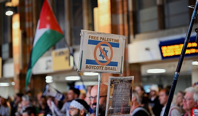دولة أوروبية تحظر دخول منتجات المستوطنات.. والقرار يشمل أمتعة المسافرين