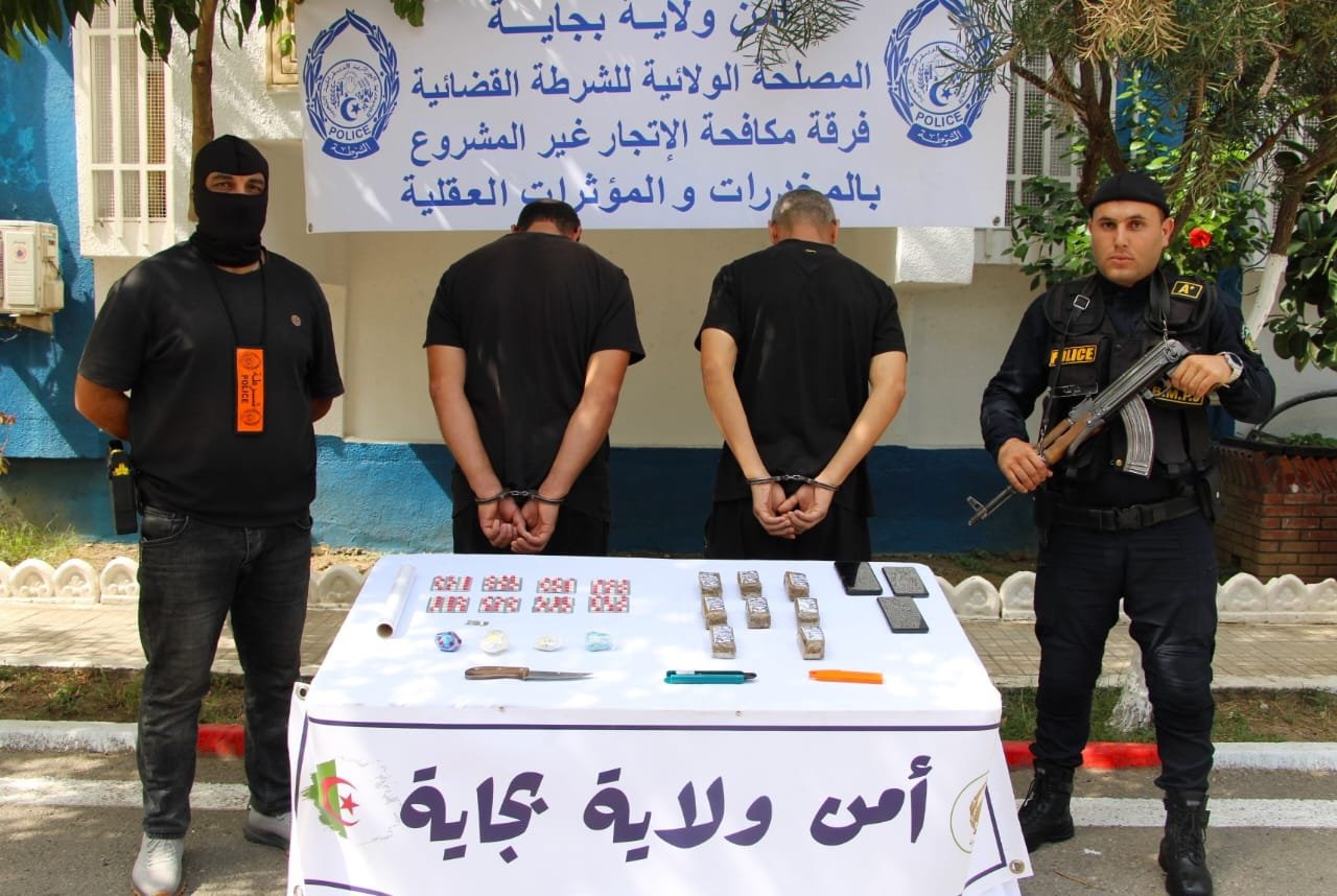 بجاية.. الإطاحة بعصابة “بولجلود” وحجز كميات معتبرة من الكوكايين والكيف