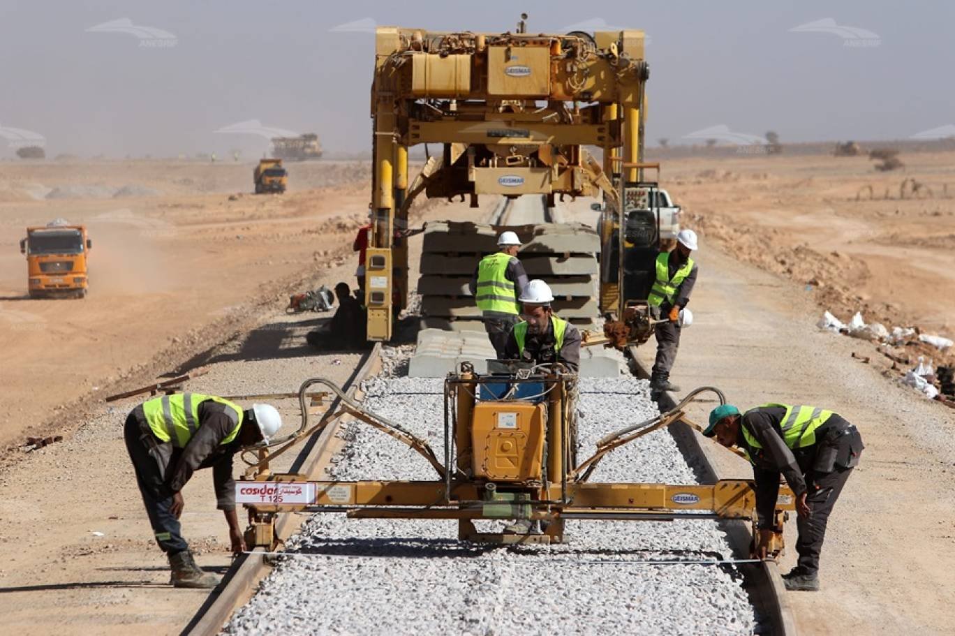 جلاوي يبحث مع البنكين الإسلامي والإفريقي للتنمية تمويل مشاريع السكك الحديدية