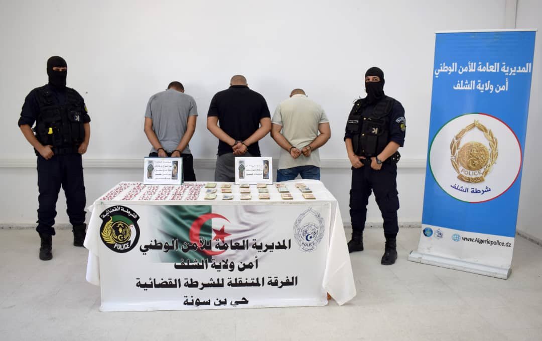 شرطة الشلف تفكك شبكة لترويج المؤثرات العقلية وتحجز 600 كبسولة و94 مليون سنتيم