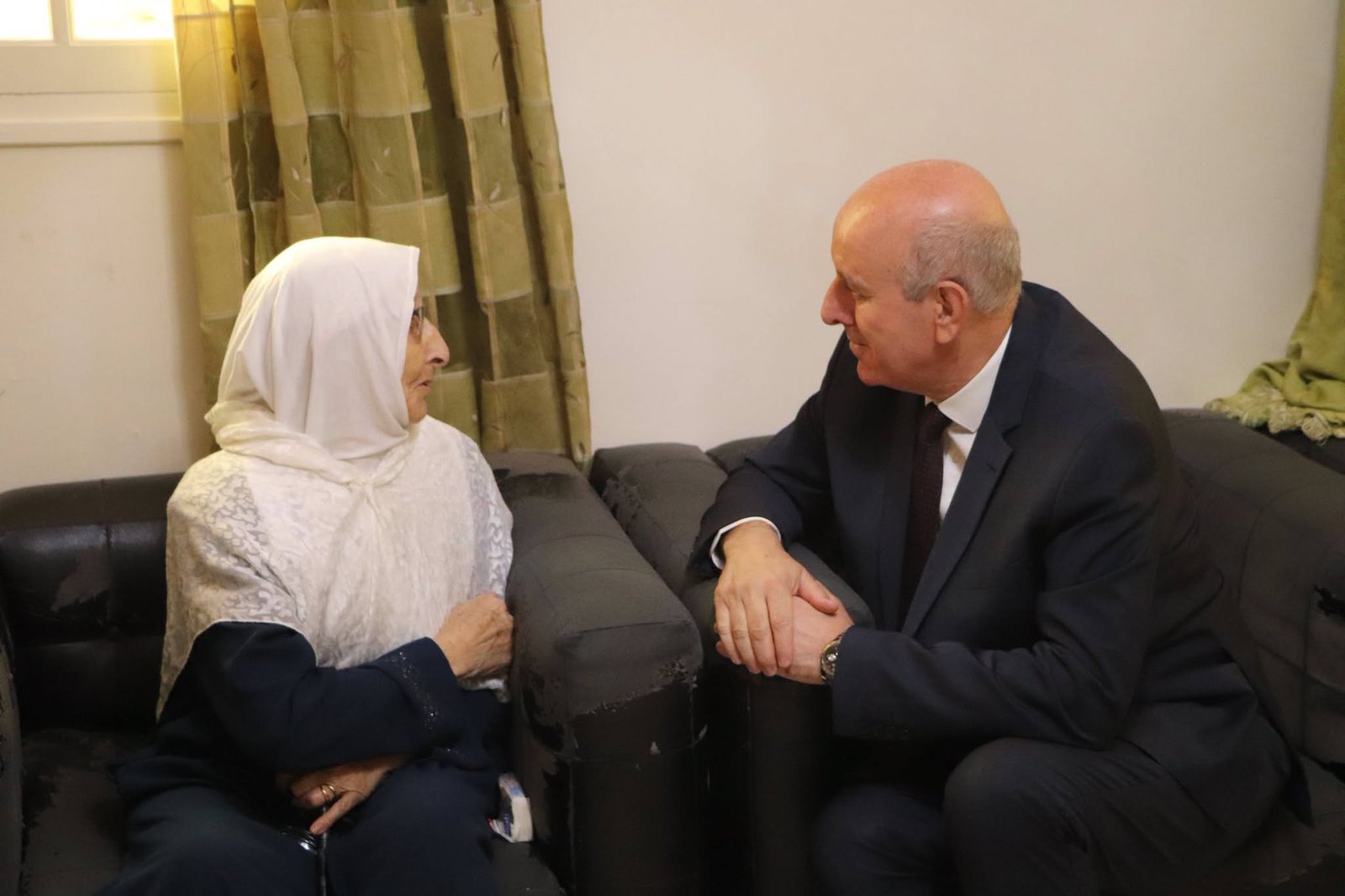 والي تلمسان يعاين ظروف استقبال المواطنين في مقر الولاية