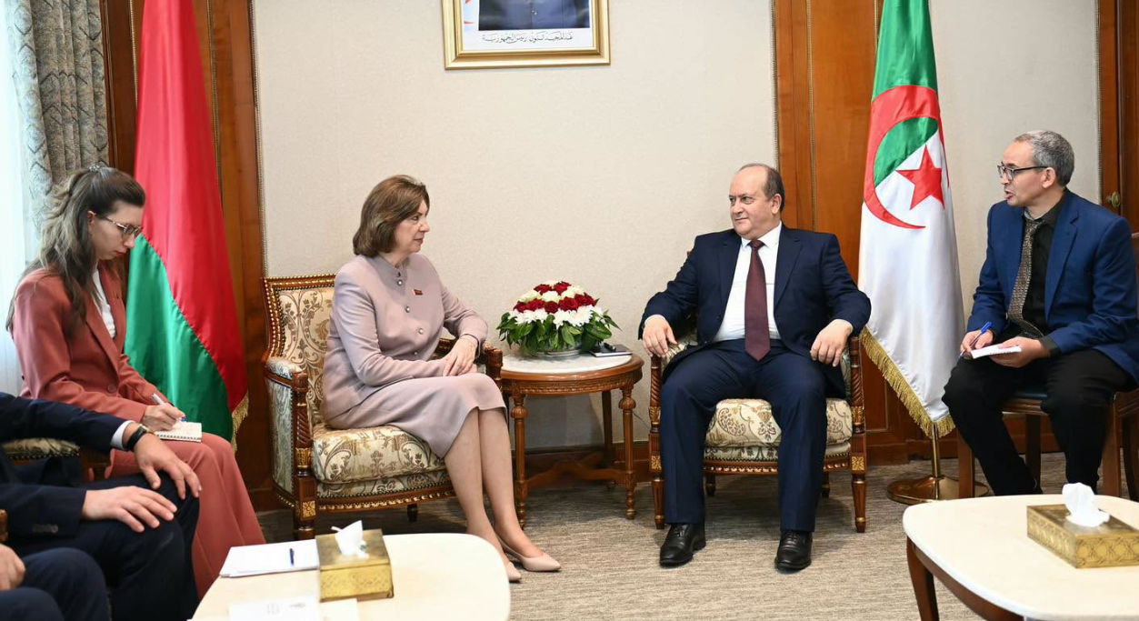 الوزير الأول يجري محادثات مع رئيسة مجلس الجمعية الوطنية لبيلاروس