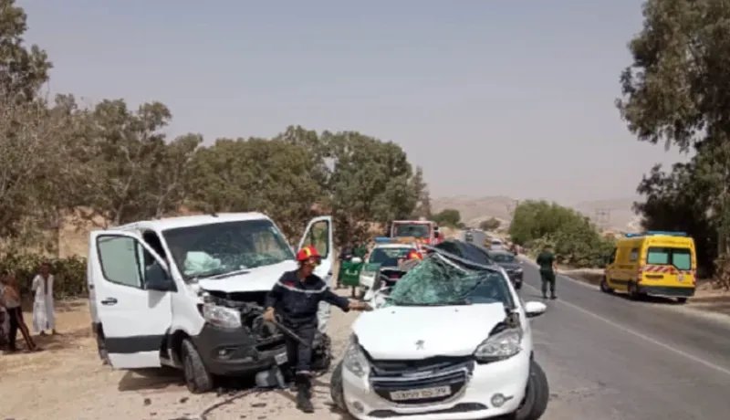 9 جرحى إثر اصطدام بين سيارة وحافلة لنقل المسافرين بالأغواط