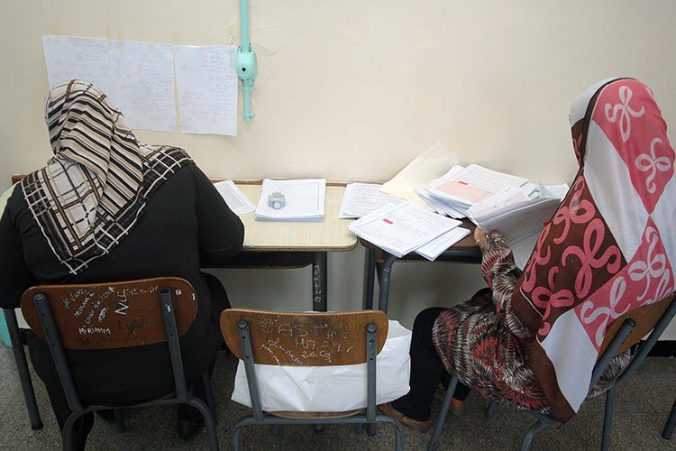 هكذا تصحح إجابات 300 ألف مترشح لمسابقة الإداريين في التربية