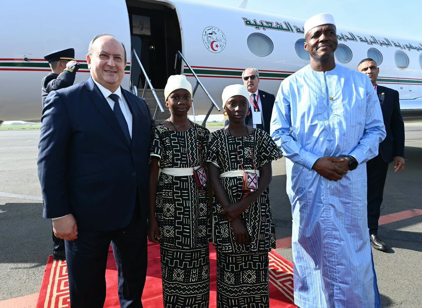 الوزير الأول يشرع في زيارة صداقة إلى جمهورية مالي