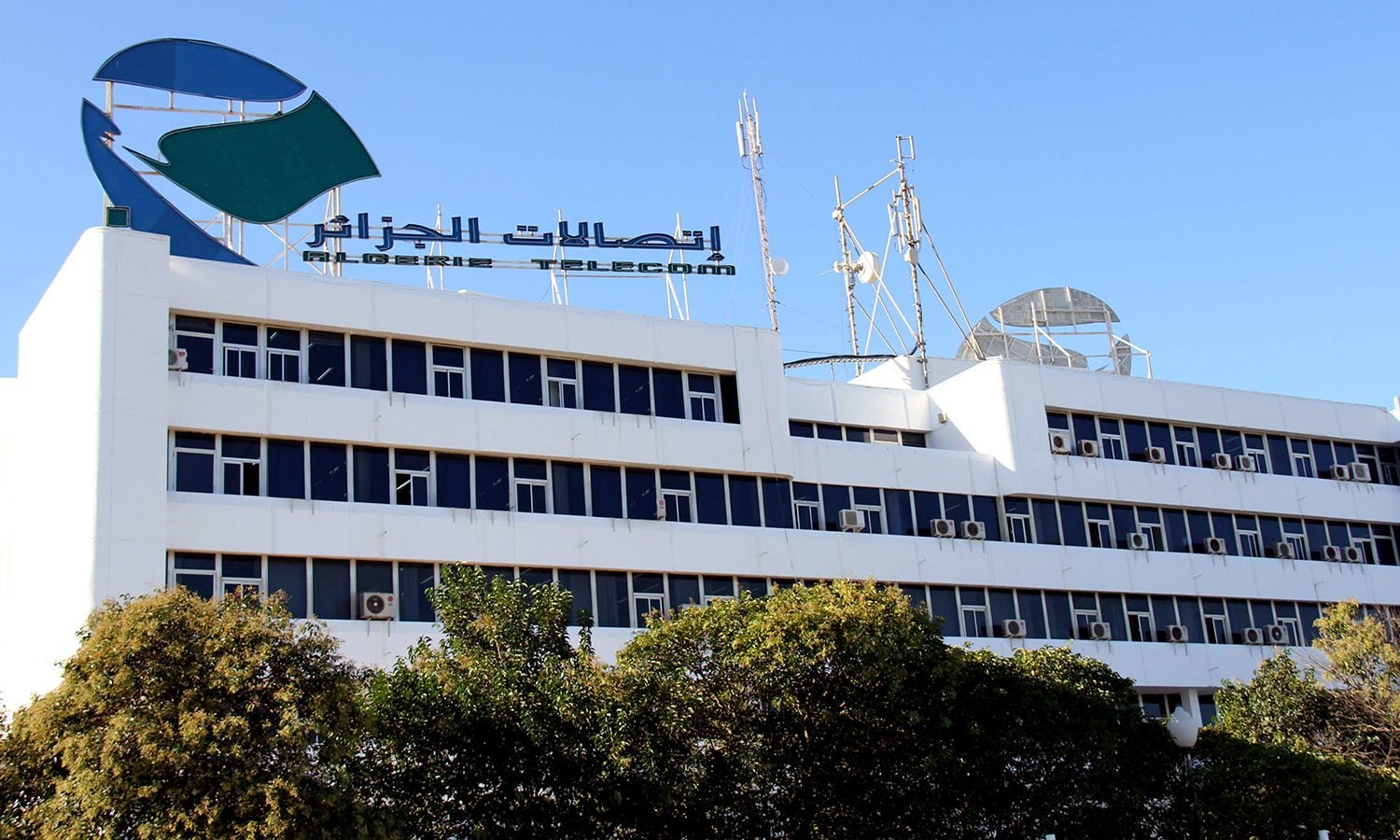 اتصالات الجزائر: نجاح عملية الصيانة على تجهيزات الربط بشبكة الإنترنت الدولية دون تذبذبات